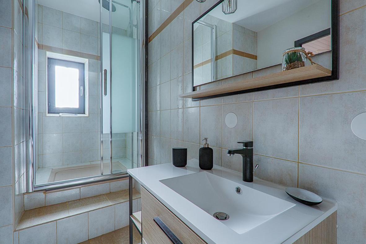 L'Escarpin - Billard - Centre Historique Apartment โรม็อง-ซูร์-อีแซร์ ภายนอก รูปภาพ
